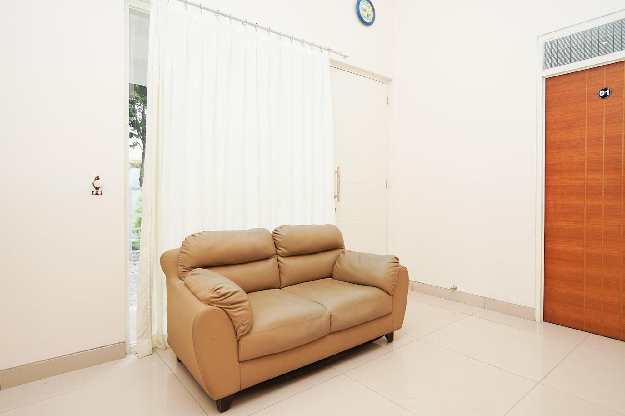 Oyo 782 Menjangan Residence At Citraland 1 سورابايا المظهر الخارجي الصورة