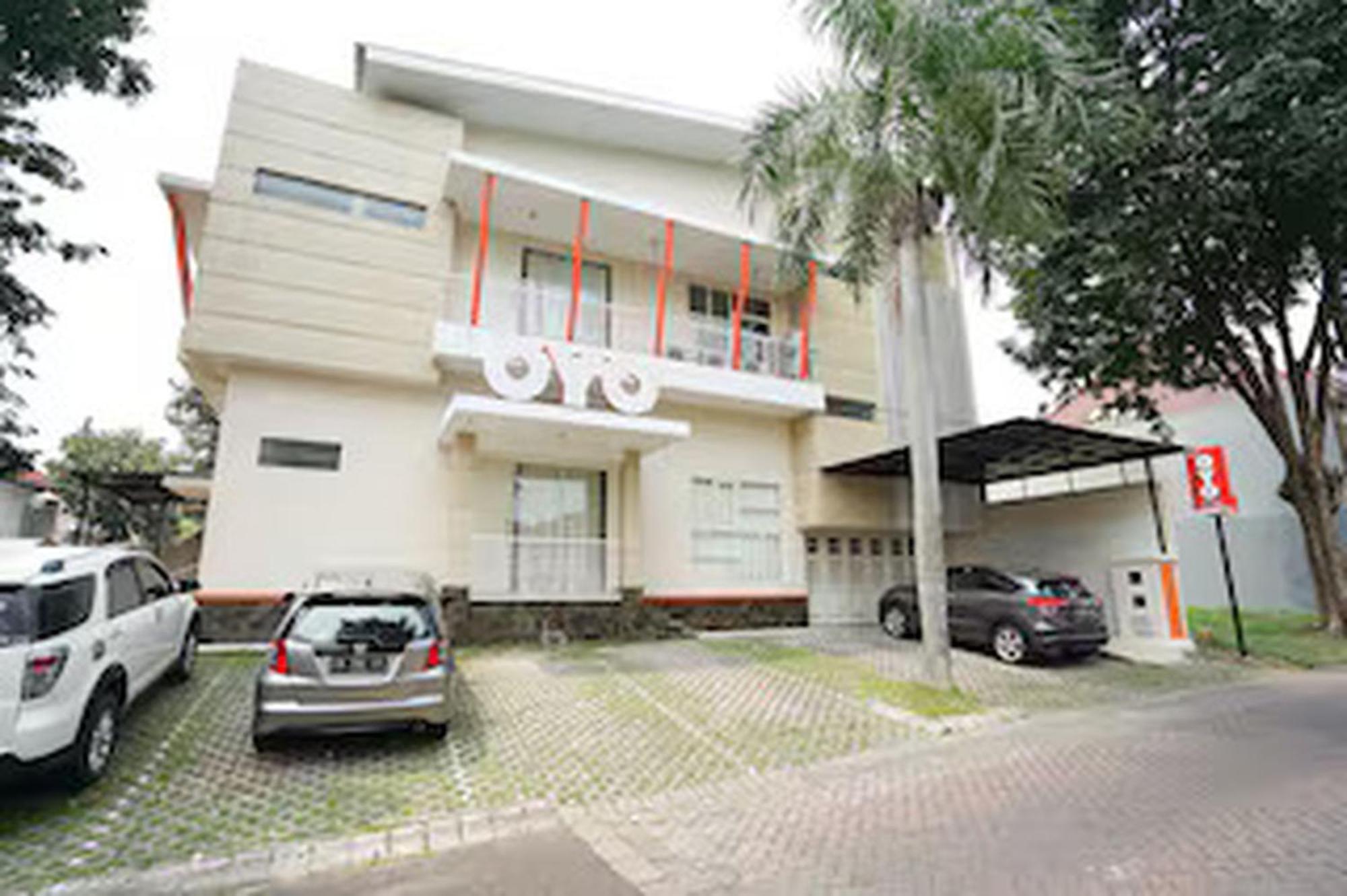 Oyo 782 Menjangan Residence At Citraland 1 سورابايا المظهر الخارجي الصورة